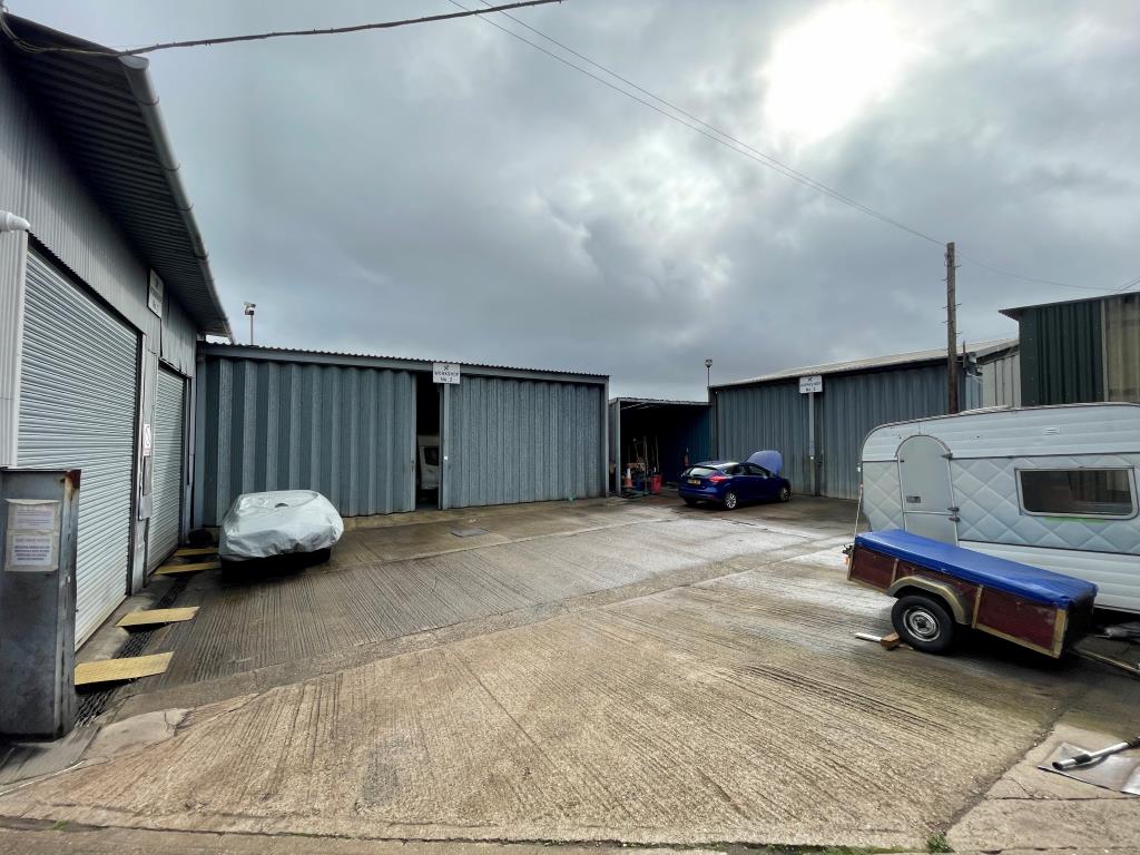 Lot: 112 - ESTABLISHED COMMERCIAL SITE PRODUCING STRONG INCOME - Units 1, 2 & 3